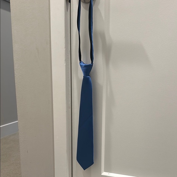 Boys 6 piece navy suit. Size 12. Only worn once. - Picture 5 of 13